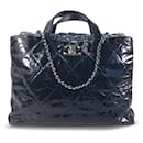 Bolso satchel Portobello de piel de becerro esmaltada en azul Chanel