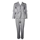 Zeitgenössisches Designer-Anzugset in Grau mit ausgeschnittenen Ärmeldetails - Autre Marque