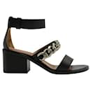 Sandálias de salto bloco de couro preto Givenchy com corrente de prata em negrito