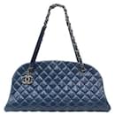 Bolsa de couro acolchoada Chanel azul escuro Mademoiselle 2011