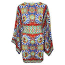 Dolce & Gabbana – Carretto Siciliano – Bedrucktes Kleid mit asymmetrischen Ärmeln
