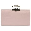 Alexander Mcqueen Clutch de piel de cocodrilo mate en relieve con calavera