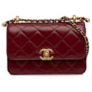 Chanel Rote Mini-Überschlagtasche mit perfekter Passform
