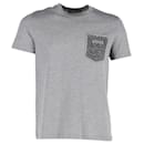 Louis Vuitton T-Shirt mit Taschendetail aus grauer Baumwolle