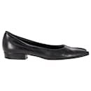 Zapatos de tacón bajo con punta en punta Prada en cuero negro
