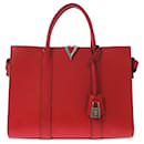 Sac à main rouge Louis Vuitton Monogram Cuir Plume Very Tote MM