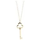 TIFFANY & CO. Halskette mit Kleeblatt-Schlüsselanhänger in 18kt Gelbgold - Tiffany & Co