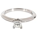 TIFFANY & CO. Bague de fiançailles diamant taille princesse en platine F VVS2 0.32 ct - Tiffany & Co