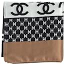 Chanel CC Logo-Schal aus mehrfarbiger Seide