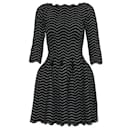 Schwarz-weißes Kleid mit gewelltem Ausschnitt - Alaïa