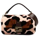 Borsa a tracolla Baguette in shearling Fendi marrone