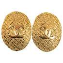 Boucles d'oreilles à clip Chanel CC dorées