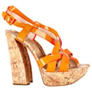 Casadei Crisscross High Block Heel Sandalen aus orangefarbenem Lackleder