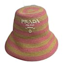Sombrero de cubo de ganchillo de Prada