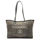 Bolsa pequena Chanel Deauville cinza