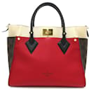 Bolso satchel MM rojo con monograma de Louis Vuitton en mi lado