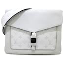 Weiße Louis Vuitton Taigarama Outdoor Flap Messenger Umhängetasche