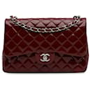 Bolsa de ombro Chanel Jumbo Classic cor de vinho com aba forrada de patente