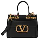 Valentino Alcove Small Rockstud Bag aus schwarzem genarbtem Kalbsleder