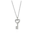 TIFFANY Y COMPAÑIA. Colgante de llave en forma de corazón en plata de ley - Tiffany & Co