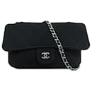 Faltbare Einkaufstasche aus schwarzem Canvas mit Graffiti-Print von Chanel mit Jersey-Klappe