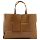 The Arco Large Maxi Intrecciato Leather Tote Bag Wood Brown - Bottega Veneta