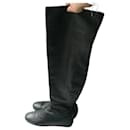 CHANEL Overknee-Stiefel aus schwarzem Leder, Größe 41, GUTER ZUSTAND - Chanel