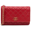 Chanel Rotes gestepptes Lammleder 19 Brieftasche an der Kette