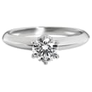 TIFFANY & CO. Anel de noivado solitário de diamante em platina I VS2 0.62 ctw - Tiffany & Co