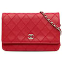 Portafoglio rosso Chanel CC in pelle di agnello Wild Stitch su borsa a tracolla a catena