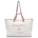 Weiße Chanel-Deauville-Umhängetasche aus Canvas