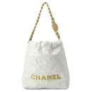 Weißes Chanel Kalbsleder Mini  22 Schulranzen