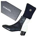 Stivali con logo CC intrecciato Chanel 2020 NWOB