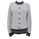 Jaqueta de Caxemira com Botões Edelweiss por 5 mil dólares. - Chanel