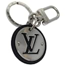 Porta-chaves circular LOUIS VUITTON LV metal prateado M67362 LV Auth ac2789 - Louis Vuitton