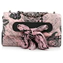 Bolsa de ombro Chanel Camellia rosa com fita