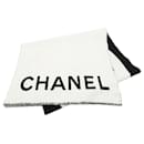 Lenço de caxemira com logotipo branco Chanel