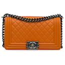 Chanel Orange mittelgroße Lammleder-Boy-Flap