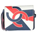Chanel Bolsa com aba CC em patchwork de pele de cordeiro vermelha azul branca