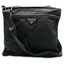 Prada – Schwarze Messenger-Tasche aus Nylon mit Logo auf der Vorderseite