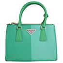 Bolsa pequena verde edição especial Galleria Saffiano - Prada