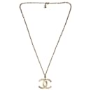 Goldene Halskette mit CC-Anhänger - Chanel