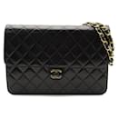 Chanel Quilted Leather Single Flap Bag Leather Crossbody Bag in Good condition