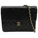Chanel – Umhängetasche aus gestepptem Leder mit einzelner Klappe, Leder in gutem Zustand