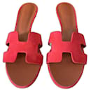 Hermes Oasis Rouge Cinétique sandals in suede goatskin, raw edge trim - Hermès