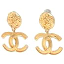 Boucles d'oreilles pendantes vintage Chanel CC