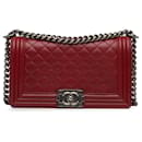 Rabat garçon en cuir d'agneau moyen rouge Chanel