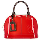 Bolsa Louis Vuitton Vernis Miroir Alma BB em couro envernizado vermelho