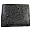 Louis Vuitton Taiga Multiple Wallet Cuir Portefeuille court M30531 In excellent condition