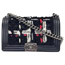 Chanel preto / marfim / Bolsa média com aba para menino de couro de cordeiro acolchoado com fita vermelha e tweed - Autre Marque